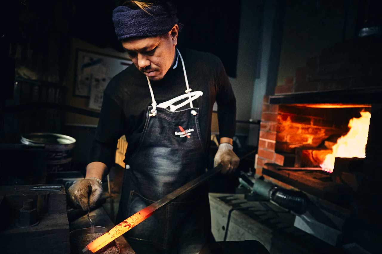 Photo of Japanese blacksmith Yu Kurosaki making a knife